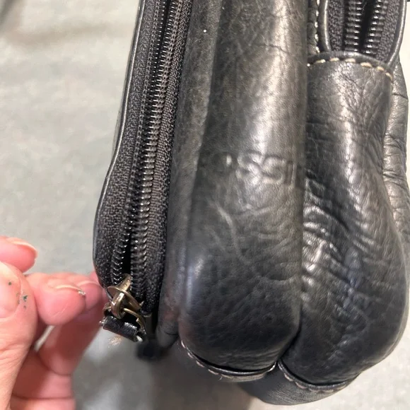 Vintage fossil, pebble leather, black sling bag/saddle bag, Crossbody - Picture 10 of 11